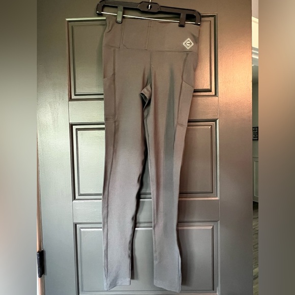 Women’s gray concealed carry leggings. Small - Picture 1 of 3